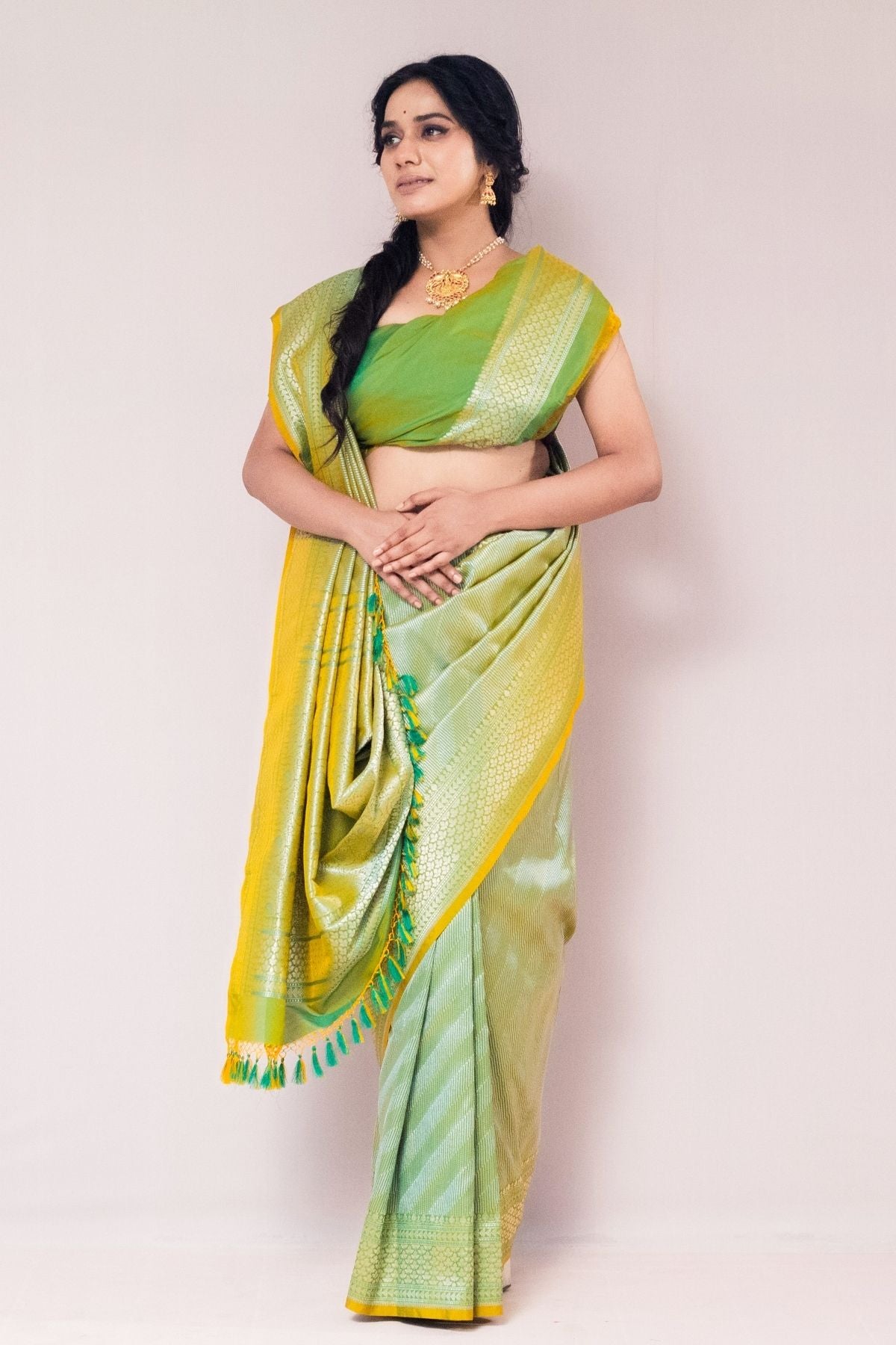 Double Tone Green & Yellow Mushroo Silk Banarasi Saree