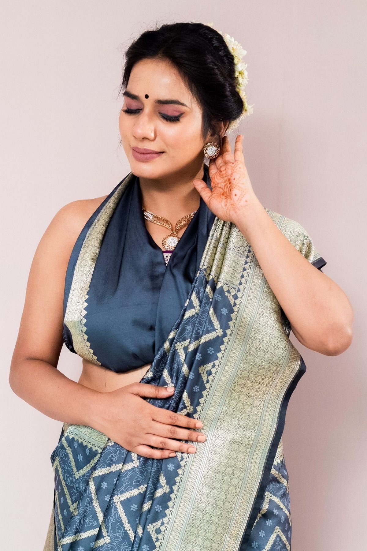 Double Tone Grey-Black Mushroo Silk Saree