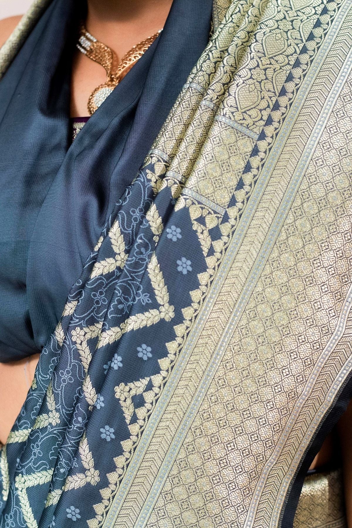 Double Tone Grey-Black Mushroo Silk Saree