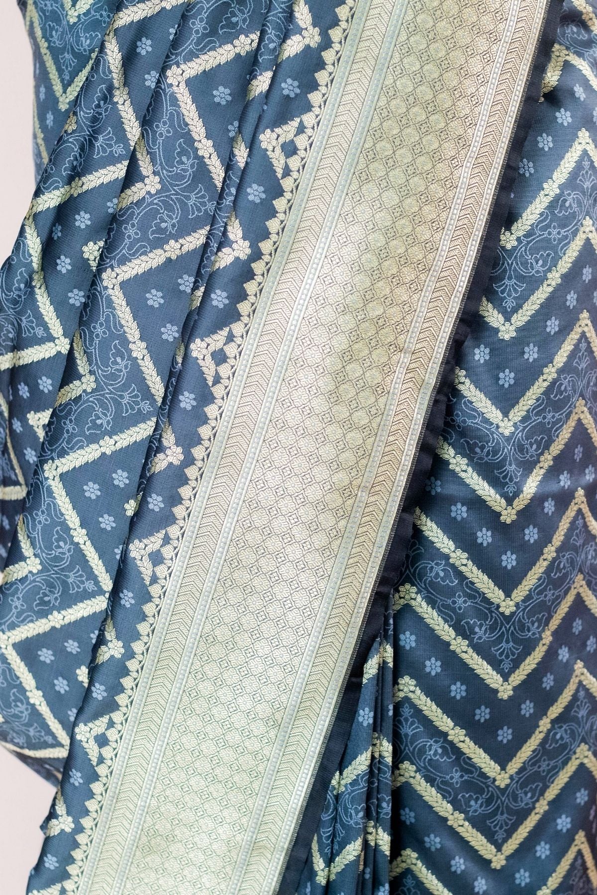 Double Tone Grey-Black Mushroo Silk Saree