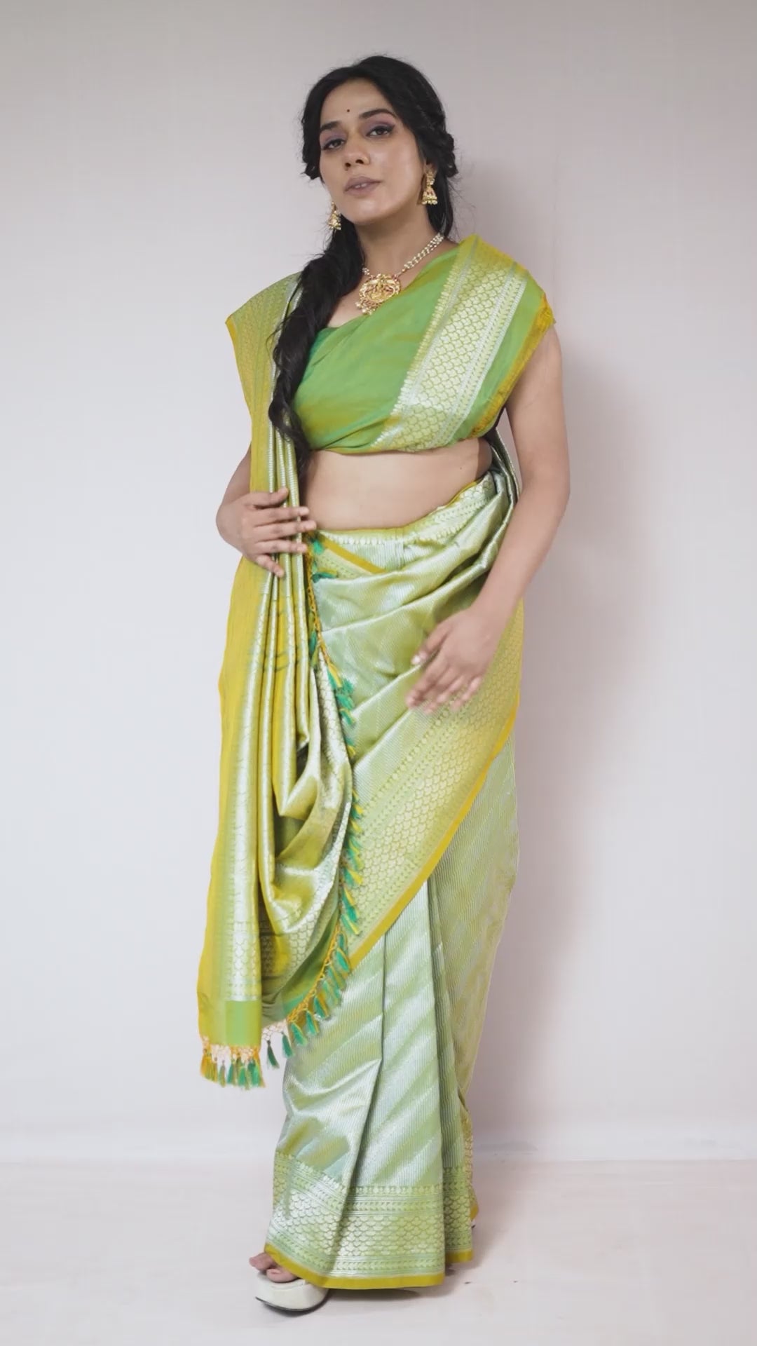 Double Tone Green & Yellow Mushroo Silk Banarasi Saree